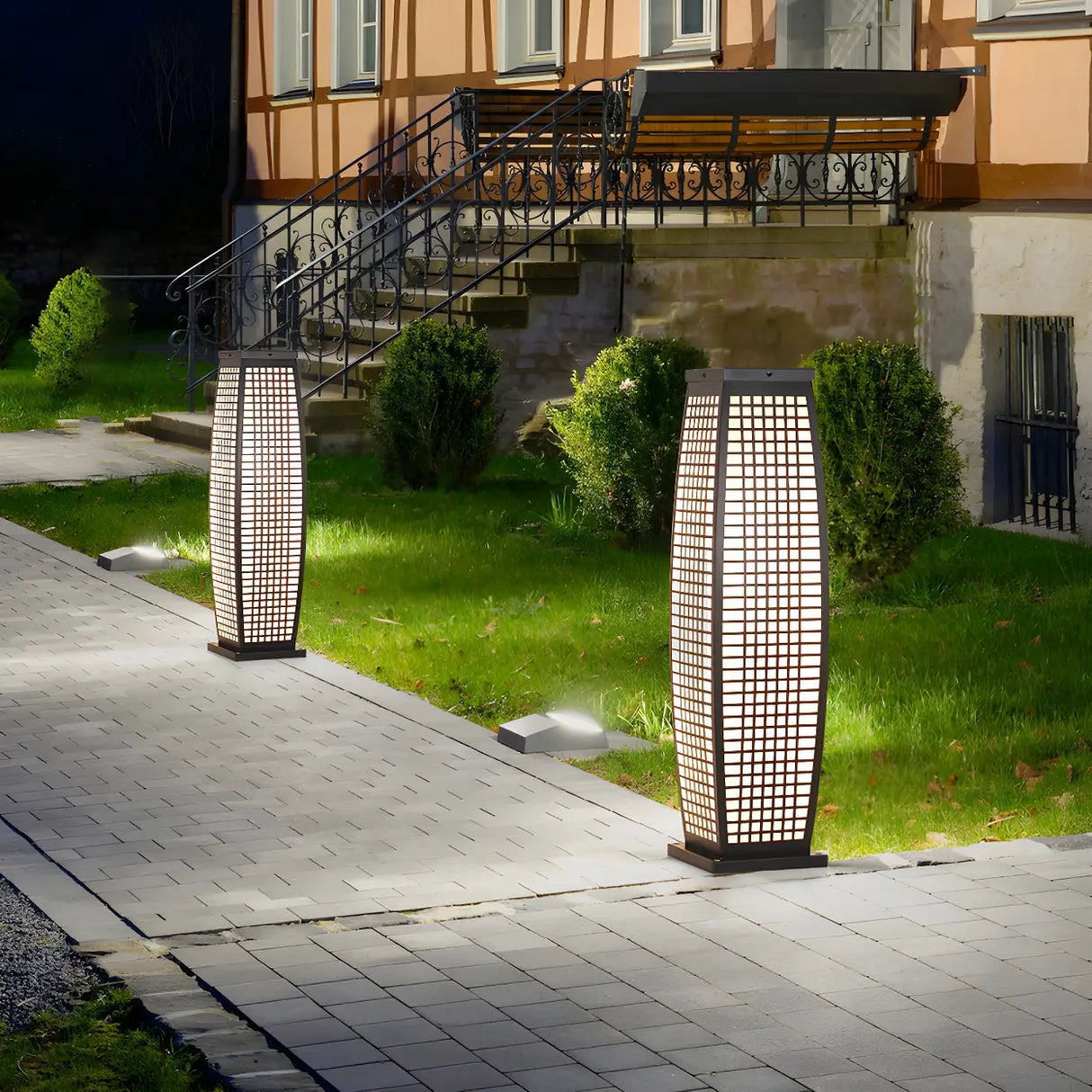 Stylish Geometric Metal Floor Outdoor Lamp Warm White Image - 3