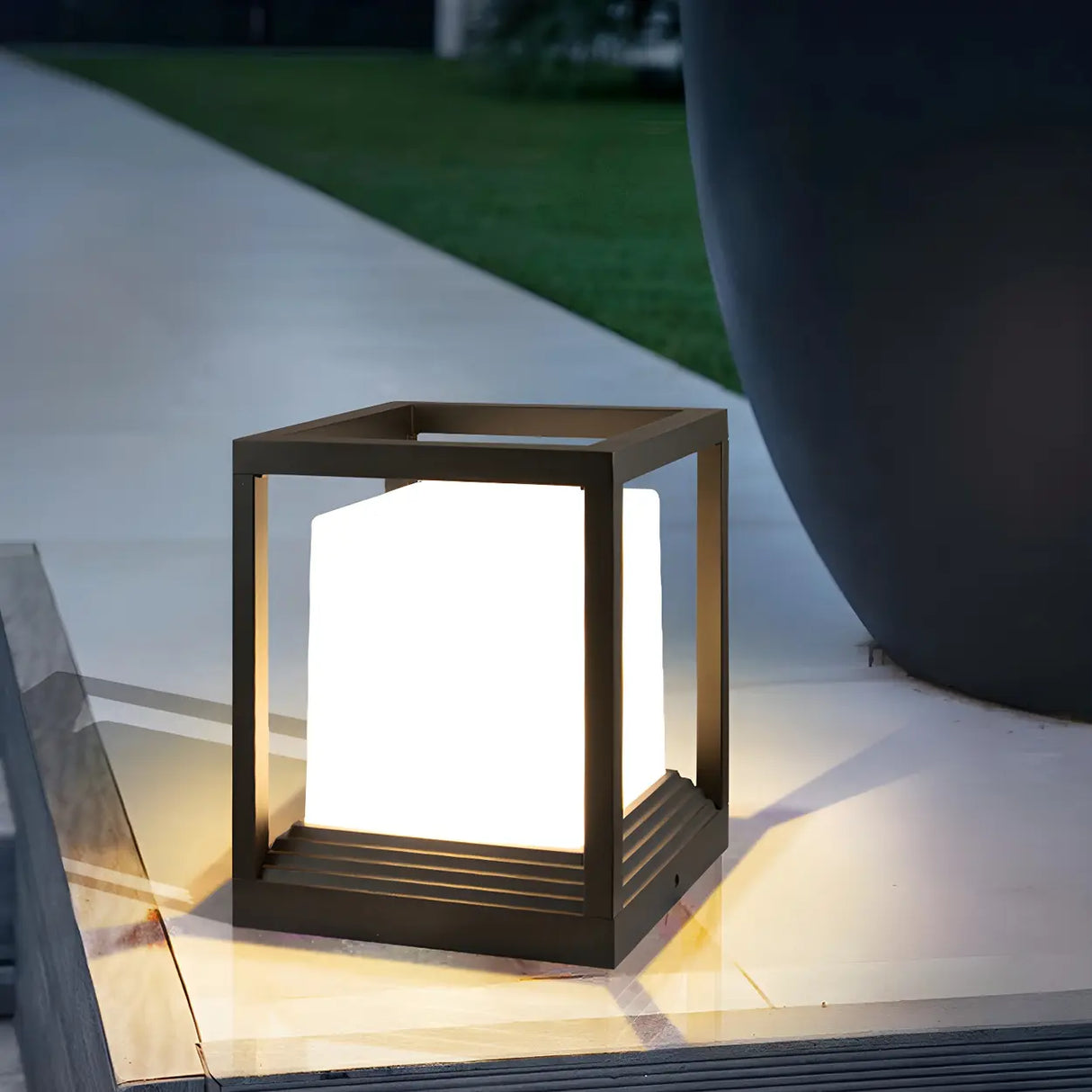 Stylish Rectangle Metal Frame Pillar Outdoor Table Lamp Image - 10