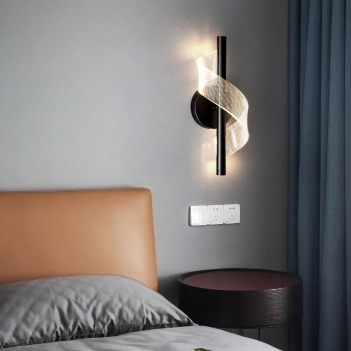 Stylish Spiral LED Design Gold Bedside Wall Sconce Image - 6