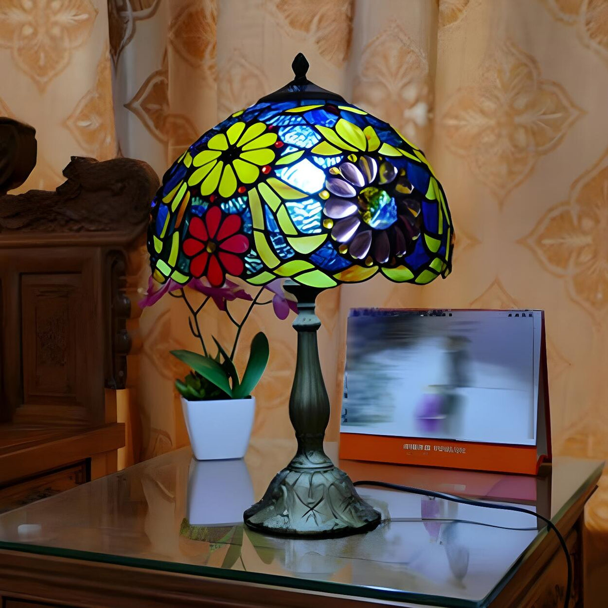 Stylish Tiffany Stained Glass Bedside Decor Table Lamp Image - 17