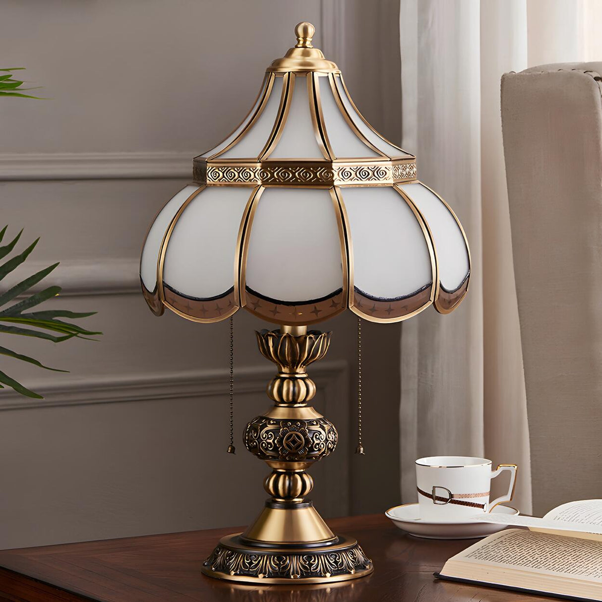 Traditional Brass Scalloped Glass Pull Chain Table Lamp Image - 4