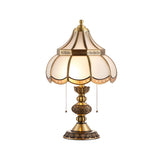 Traditional Brass Scalloped Glass Pull Chain Table Lamp Image - 5