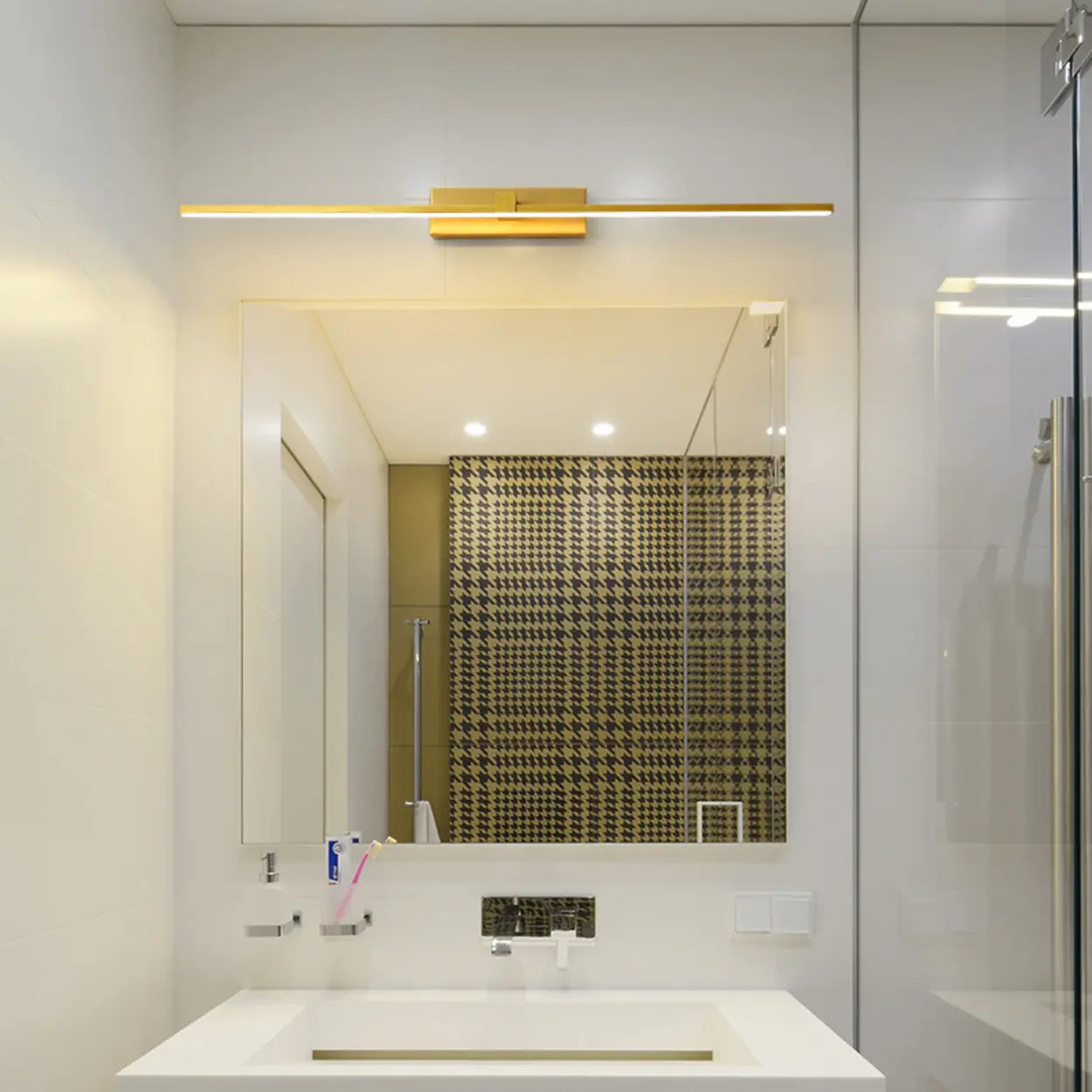 Trendy Linear Gold Bathroom Mirror LED Vanity Light Image - 1