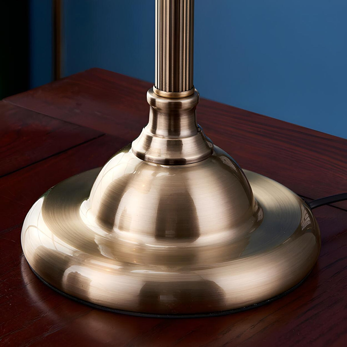 Vintage Luxury Golden Bell Bronze Bedside Table Lamp Image - 9